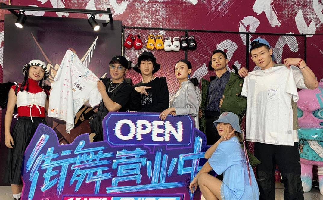 在《这就是街舞》第三季中,黄潇老师有一种很怪的特质