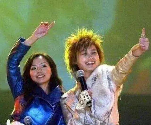 齐发文|原创第二届超女出道十五周年，李宇春穿比赛衣服现身，与张靓颖齐发文