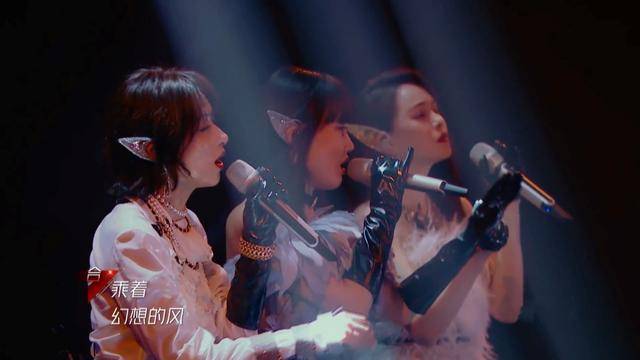 姐姐|原创李斯丹妮发文为总决赛应援，表演可圈可点，全员婚纱嫁舞台太惊艳