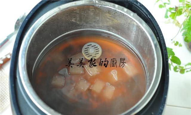 祛湿气瘦肚子喝什么汤 557ea248d4784fafbe5637e4ba301983.jpeg