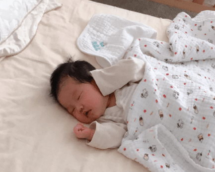 骨骼|可能让宝宝骨骼“发育畸形”，家长还真别大意4个错误的做法