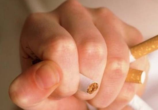 工人口粮烟_工人卡通图片(2)