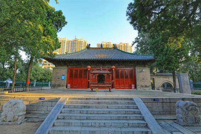 济南兴福寺坐落于兴福寺路与齐州路路口处,距今已有数千年的历史,元朝