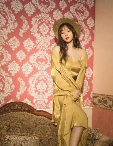 西装裤|柳岩拍时尚大片,西装裤配高跟变大佬,好身材惹人羡