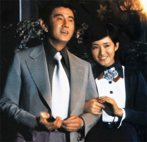山口百惠"父亲":发妻患病40年不离不弃,去世当天他娶了初恋