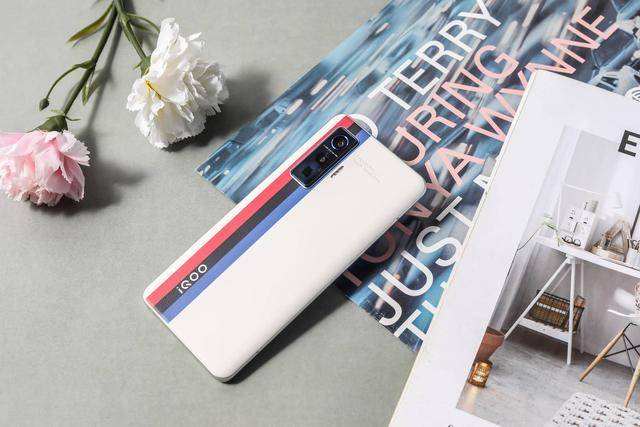 素皮|高级感扑面而来！iQOO 5 Pro设计解读，现阶段最佳