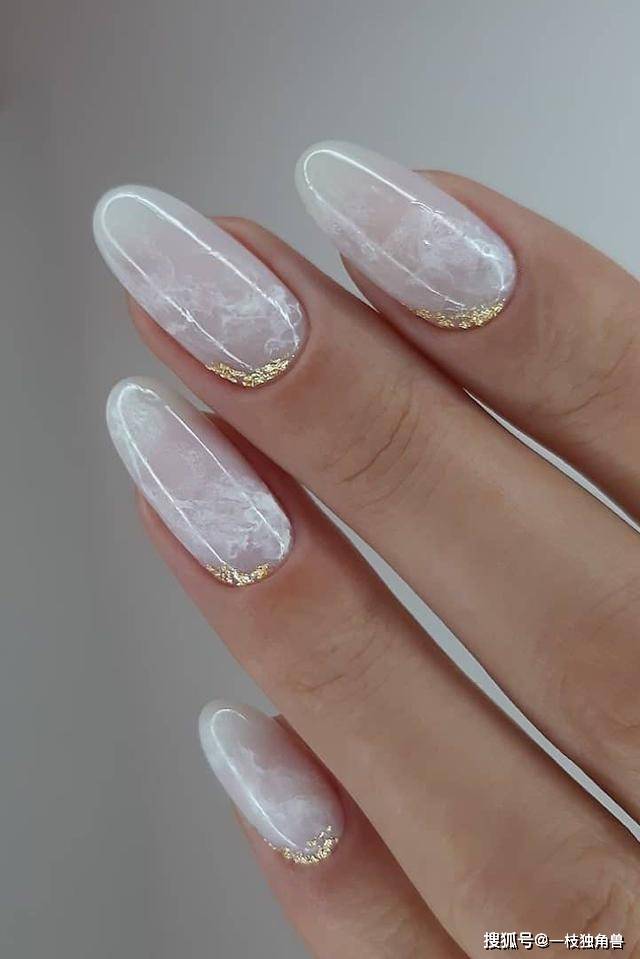 款式|收藏贴丨9款初秋温柔系美甲，让你的双手显白又高级!