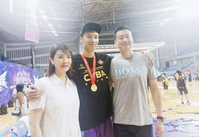 浙江篮球名宿郑武之子代表清华夺得cuba总冠军 将进入