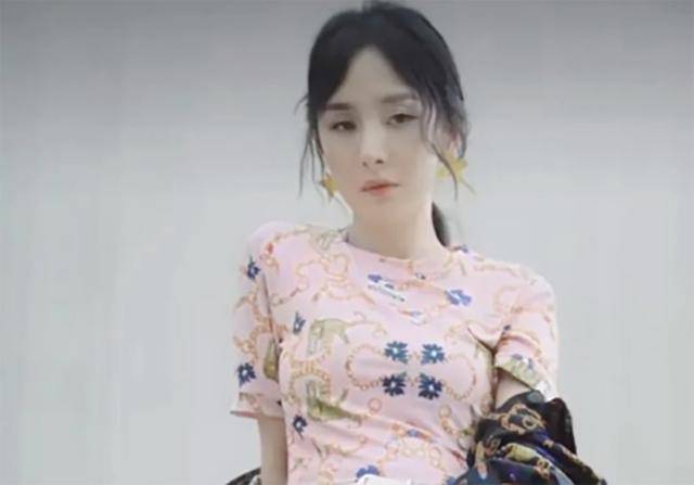 上都|杨幂造型翻车!代言品牌服装上都是金链条,像炫富的网红一样!