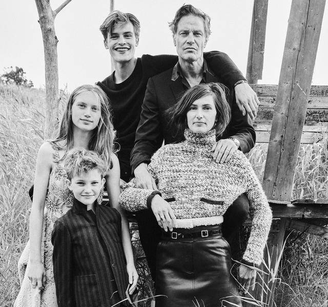 身材修长|他15岁出道成为高奢代言人，身材修长长相老气，被嘲不如老爸？