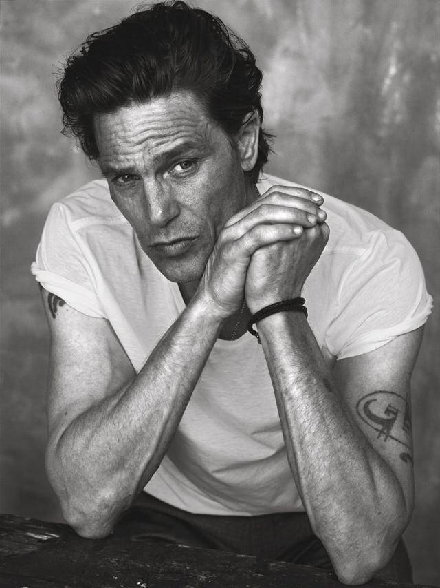 身材修长|他15岁出道成为高奢代言人，身材修长长相老气，被嘲不如老爸？