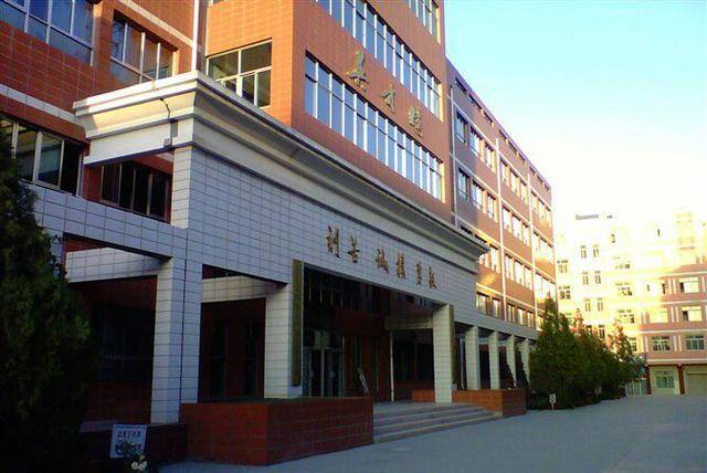 武威六中武威市第六中学位于武威市东大街兴胜路,创办于1973年,学校于