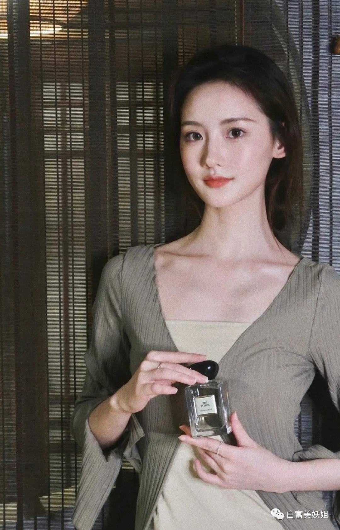 阿四|B站学霸网红靠一张脸赚百万，还让50w人酸她的爱情…