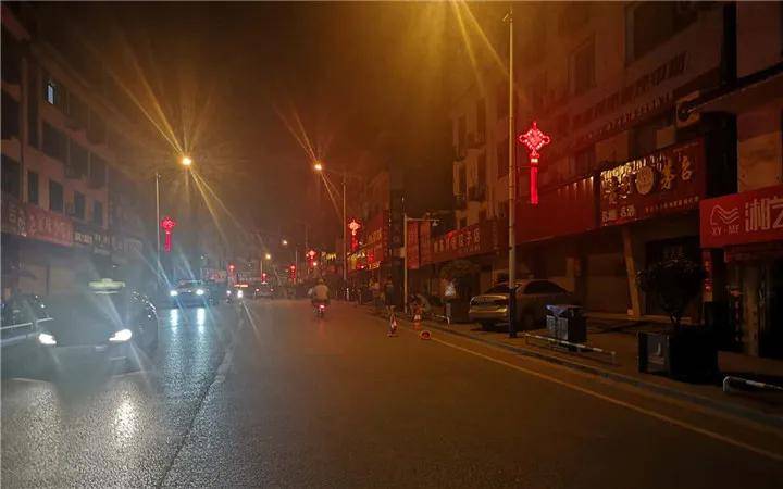桑植：一男子深夜飞车“闯关”被行拘5日