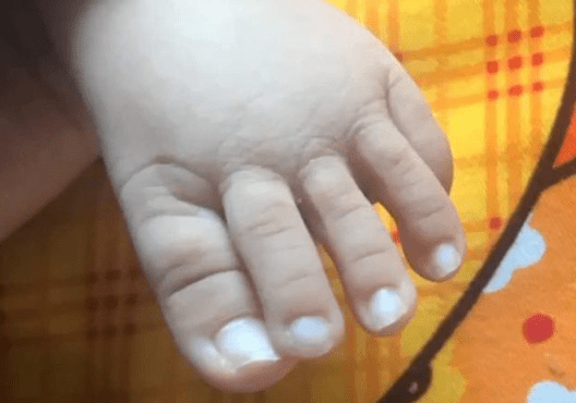 长多|妈妈伸出脚大家又沸腾了，网友：长大得长多高？宝宝脚趾赛手指