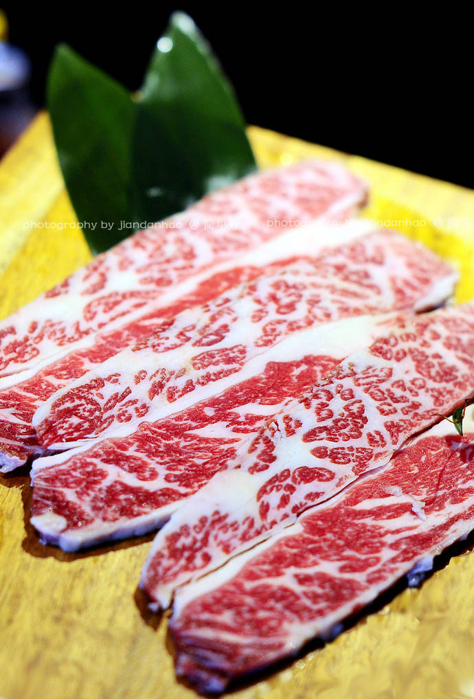 烤肉|搜食沈阳：爱马仕橙让烤肉更香美酒更醇||丰火阑珊烤肉酒场