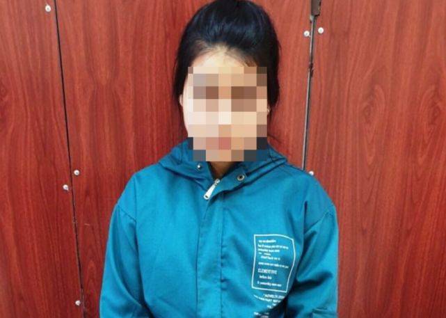农夫与蛇？19岁少女借用路边店家厕所，偷走店主