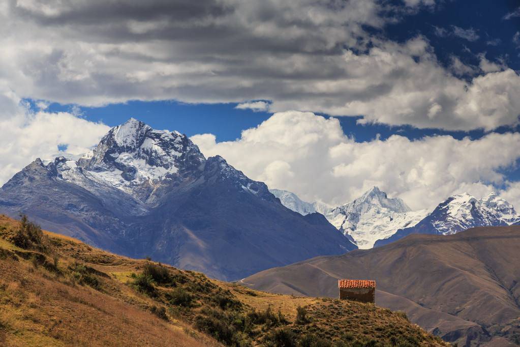 andes;奇楚亚语:antis),属于科迪勒拉山系,也称安弟斯山脉或安蒂斯