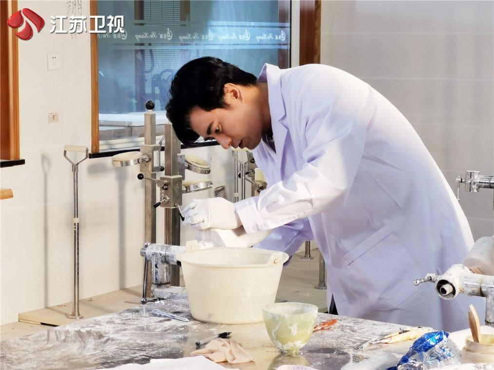 官王珏|江苏卫视《为幸福喝彩》即将开播 解锁幸福的温暖真谛