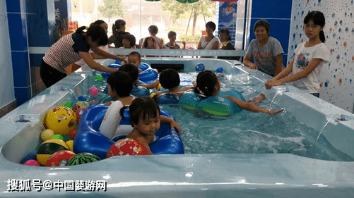 婴儿|经营婴儿游泳馆,我们的服务对象是家长还是孩子?有没有想过