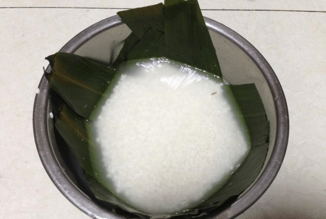 怎样快速泡发糯米 db97bb29fcdc416893e338452f1d155a.png