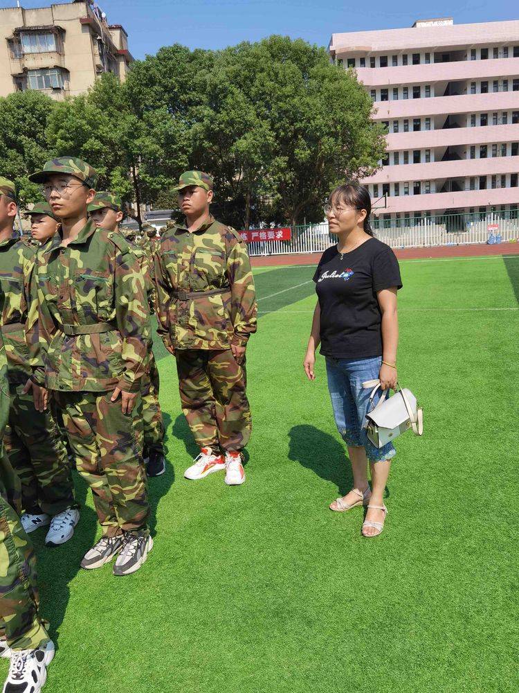 师情润|【湘乡一中军训录】DAY3 军训炼我意志，师情润我心田