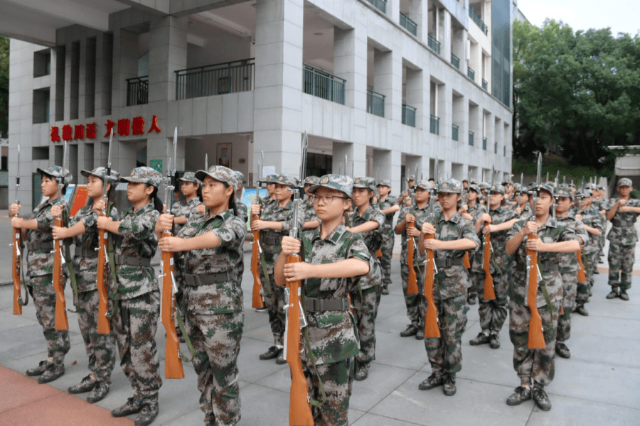 消息资讯|为时养器展锋芒，常德市二中2020年高一军训闭营仪式精彩纷呈