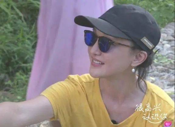 周迅颜值下跌严重,脸部泛红皱纹明显
