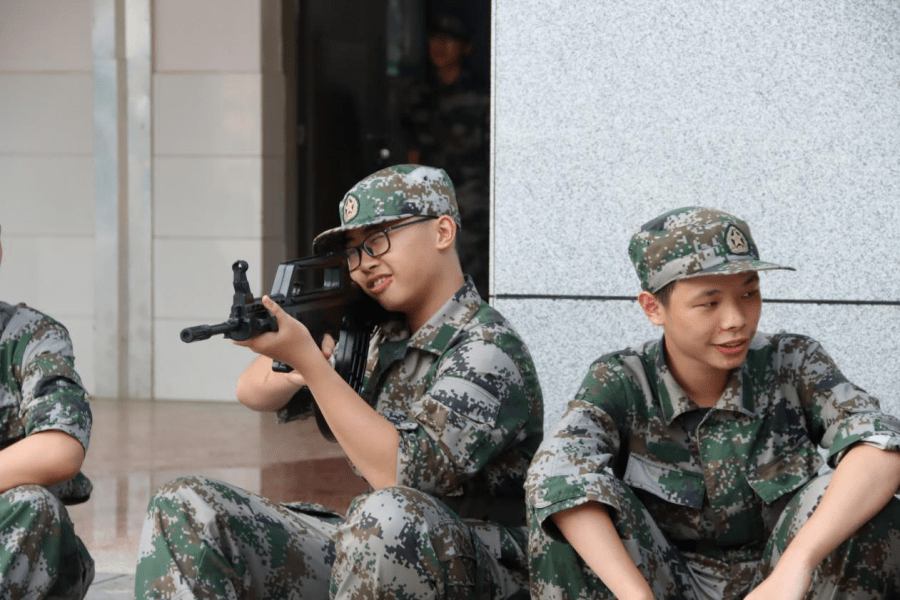 消息资讯|为时养器展锋芒，常德市二中2020年高一军训闭营仪式精彩纷呈