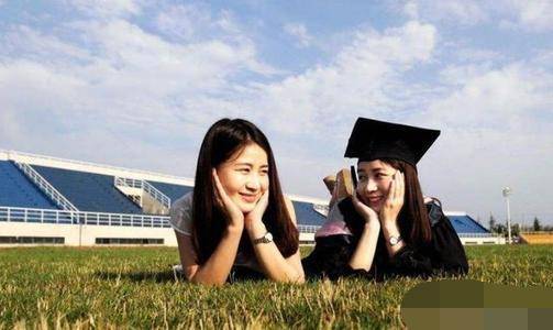 孩子|原创她是重庆“最美”文科状元，放弃清北考中传，如今成央视主持人