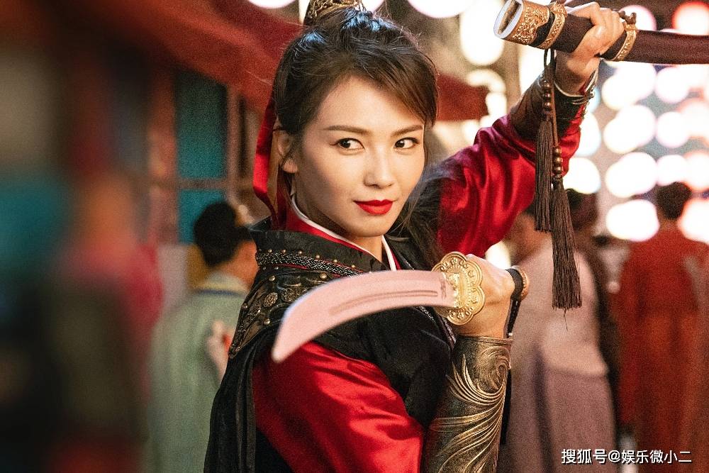 刘涛女侠造型超飒来袭 红衣高马尾演绎别样江湖