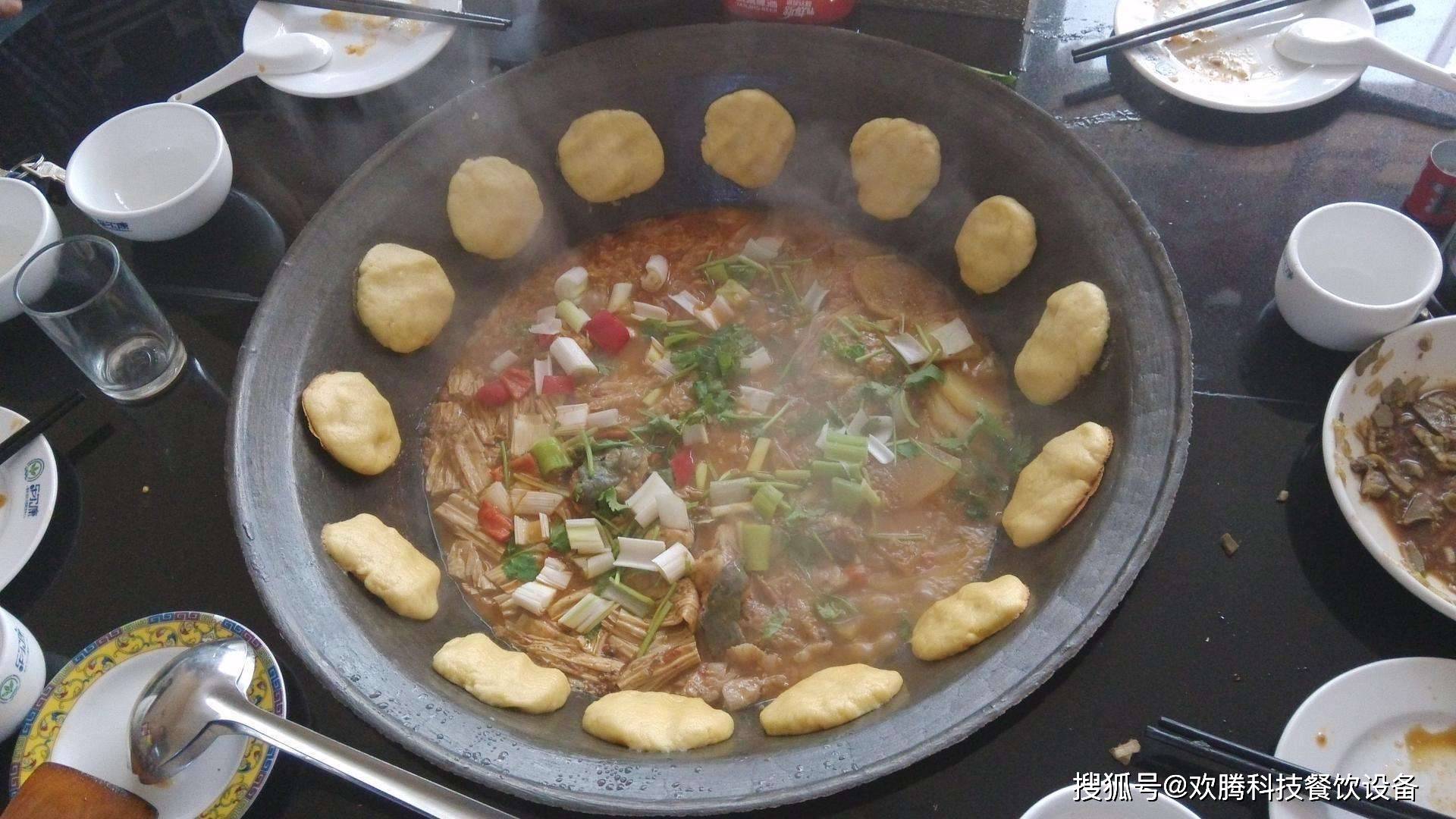 柴火灶美食:苏北地锅鸡!让人好吃的停不下来!