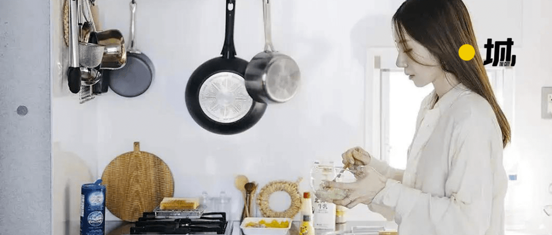 李子柒|36岁坚持不结婚，她一个人活得很漂亮。韩国“城市李子柒”独居日常走红ins