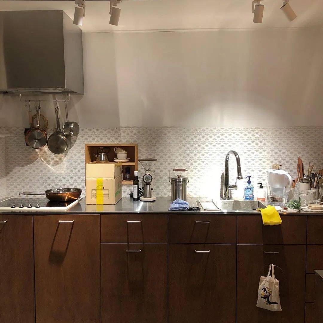 李子柒|36岁坚持不结婚，她一个人活得很漂亮。韩国“城市李子柒”独居日常走红ins