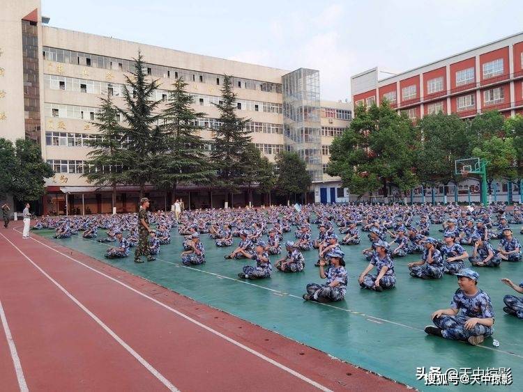 驻马店市第二初级中学:我们的队伍向太阳
