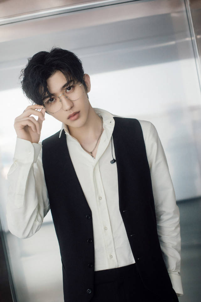 麒麟|范丞丞和蔡徐坤不熟?社交达人郭麒麟当场“教做人”