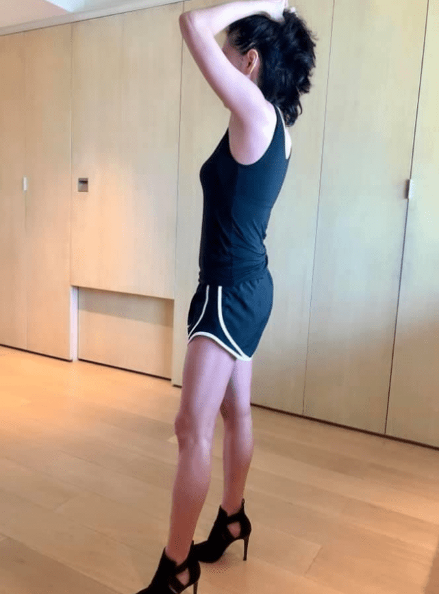 一身|小S跳舞穿一身运动装，身材比例确实好，看不出她只有1米58！