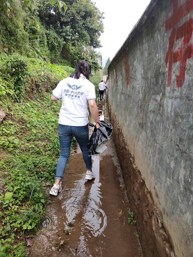 消息资讯|深入走访贫困家庭，圆贫困学子大学梦