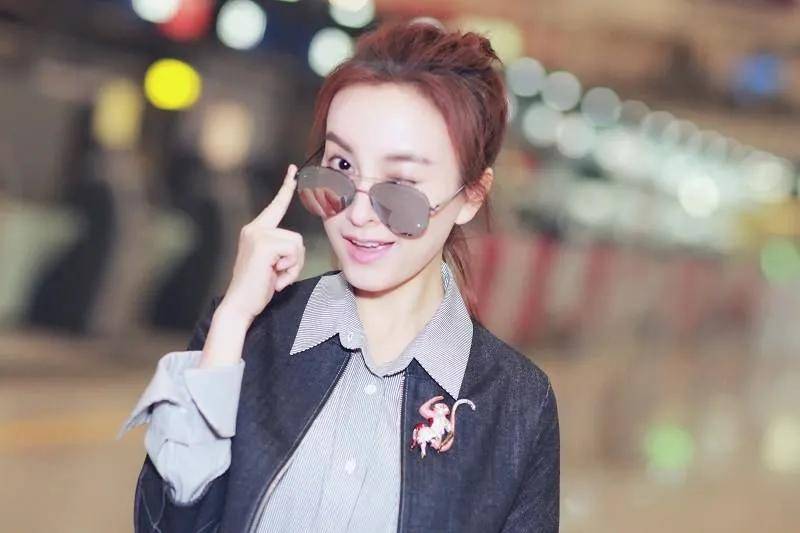 怎么才能当上明星初中学历 45757c33ac90434c9a50afe9b542b70a.jpeg