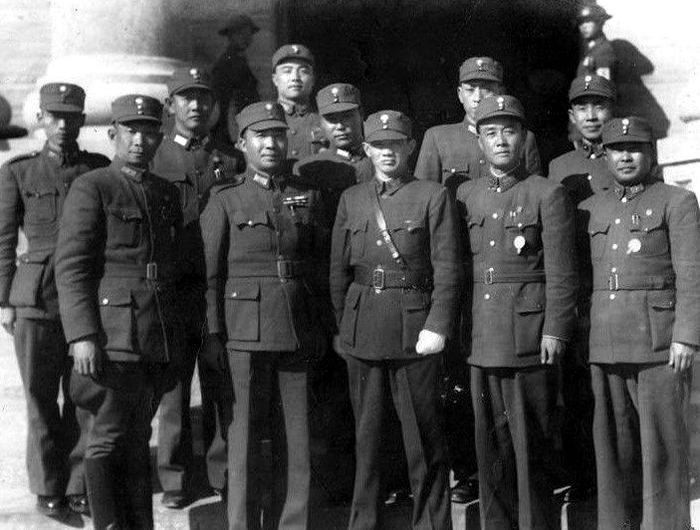 中国 国民党軍 青天白日ボタン(大7個・小4個セット) / 国民革命