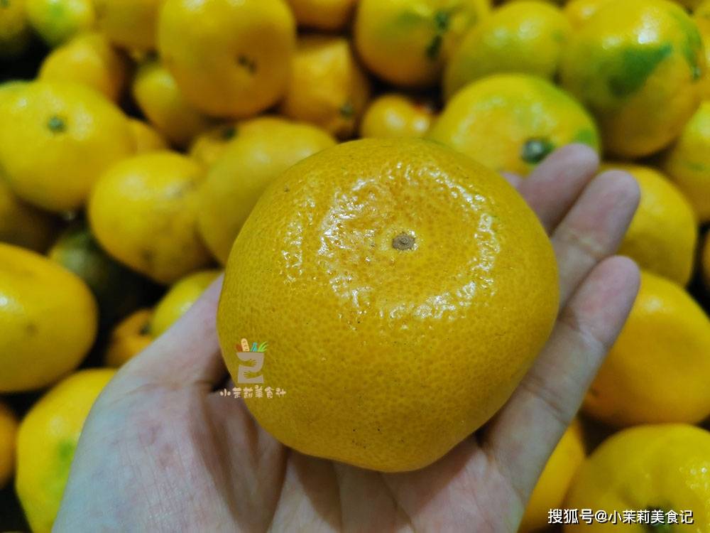 原创秋天橘子红了，买橘子就要挑“母”的，老阿姨教我4招，个个香甜