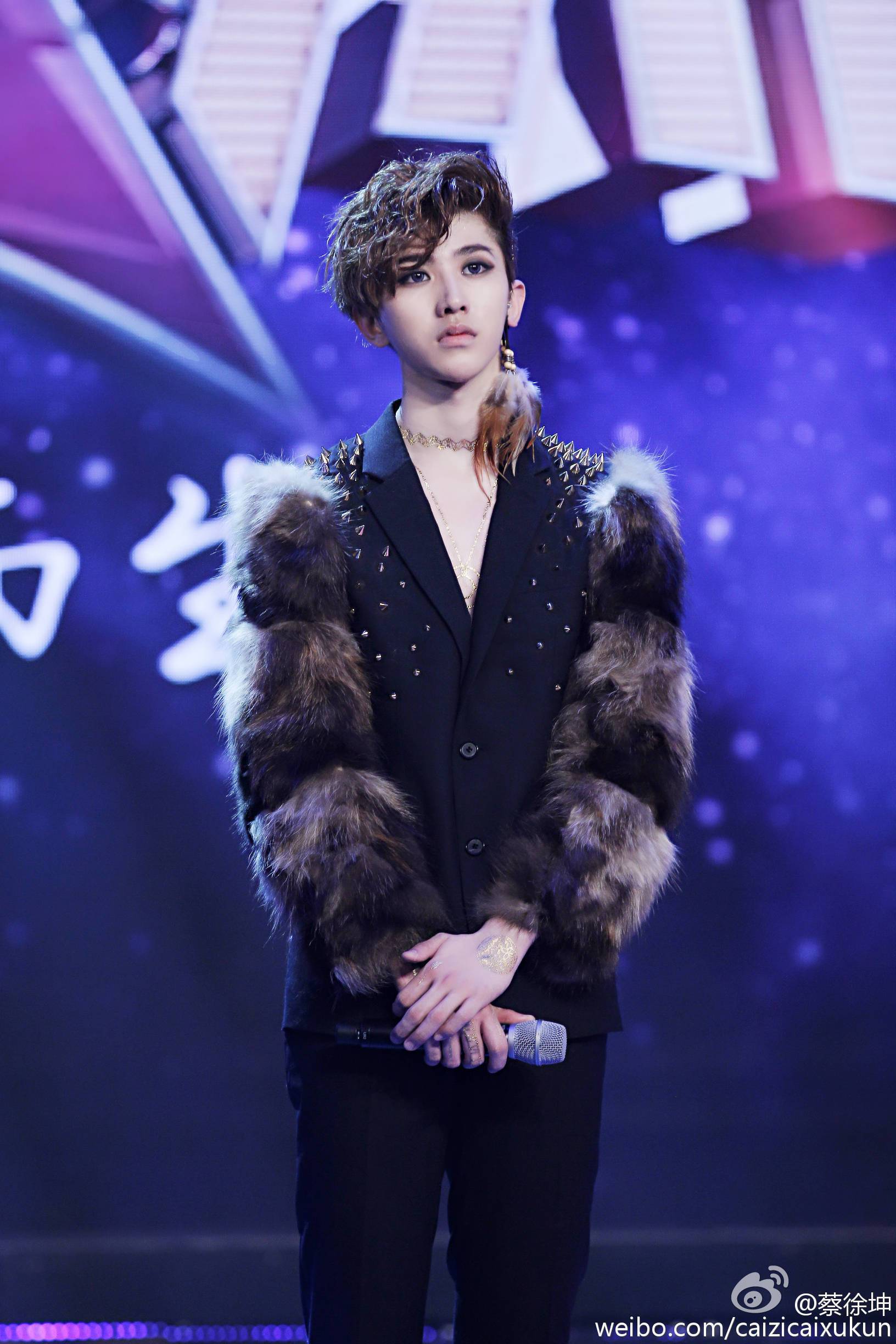 李斯丹妮|揭秘为啥李斯丹妮、蔡徐坤、权志龙穿着 Balenciaga Prada新潮流看来很高级？