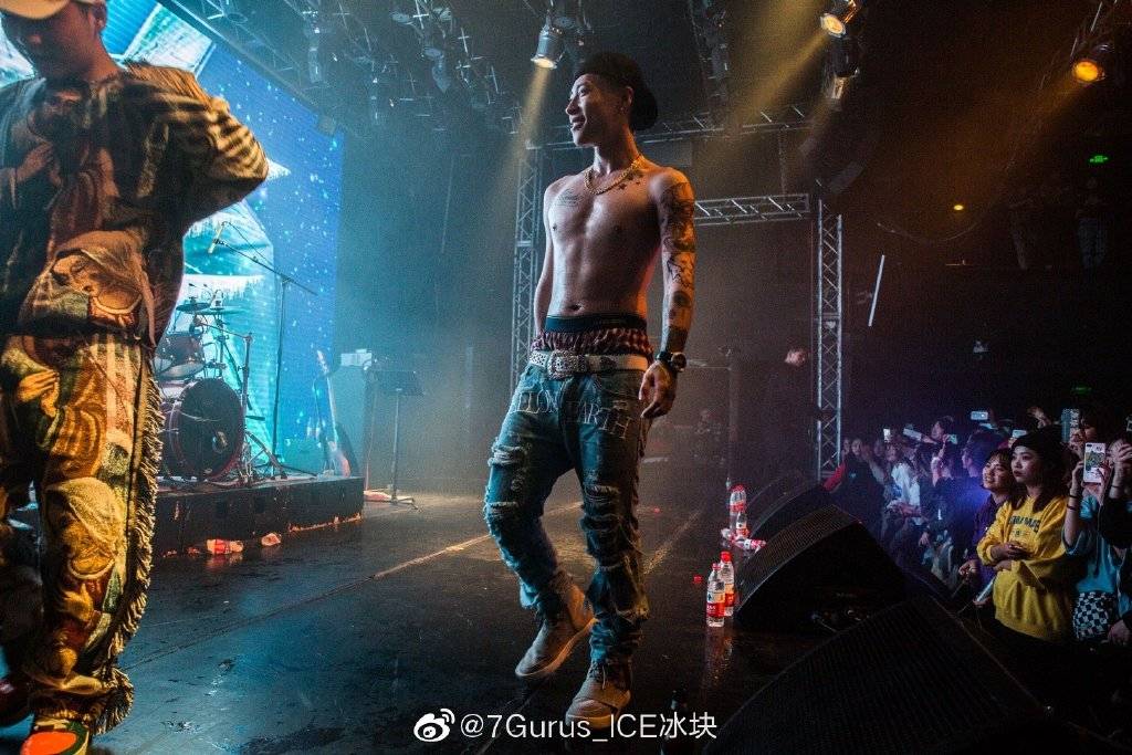 最近火的外国说唱 aff365a45a994df78bb98505a2763155.jpeg