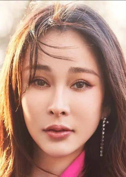 温岚|她都这么红了,到底还有什么执念非要N次换头成眯眼怪啊?