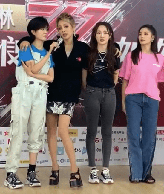 黄龄全部歌 6683b66bf7fc4f589e2d935cb6dacee3.png