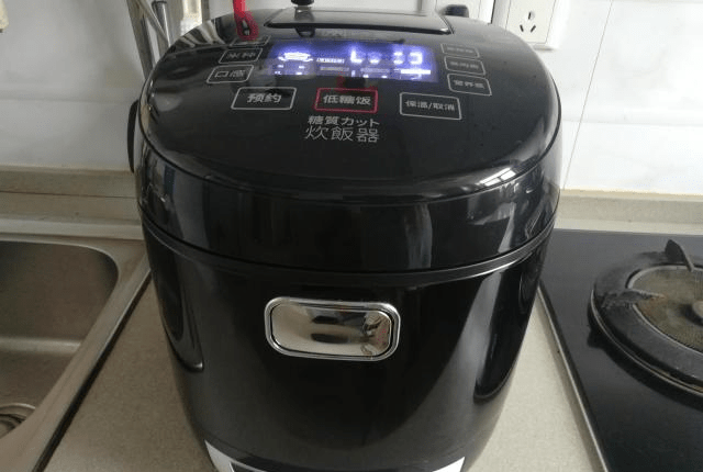 米饭怎么蒸好吃又香电饭煲 8582f4826e8344c0a41224c25a29840d.png