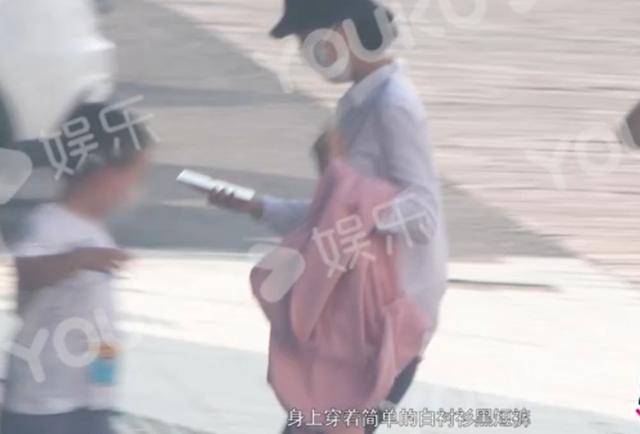 佟丽娅拍戏不忘带娃，素颜乱发出街太匆忙，陈