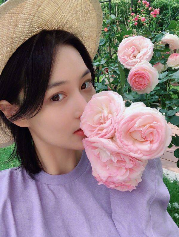 睡衣|张馨予婚后大变样，穿睡衣露面如老干部，这还算“最美军嫂”？