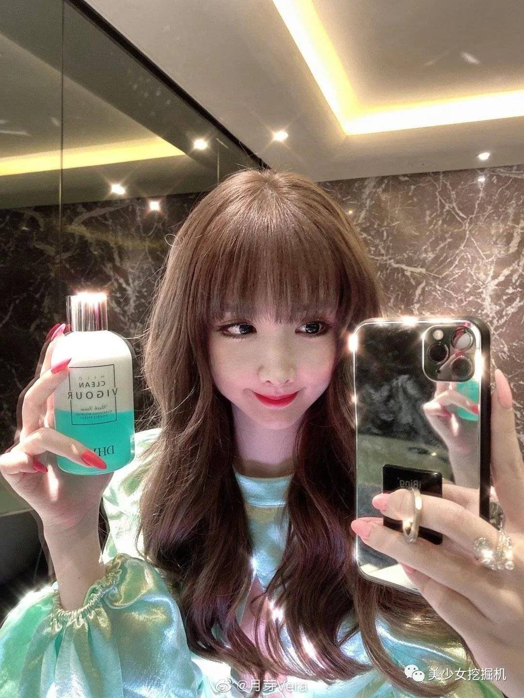 李佳琦|李佳琦年收入输给这个20岁的蛇精脸？她是卖烂脸面膜的骗子啊！