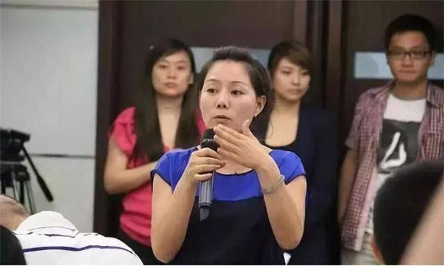 澳门十大正规网投平台|
她17岁成海底捞服务员 如今身家30亿：努力拼搏 终能逆风翻盘(图1)